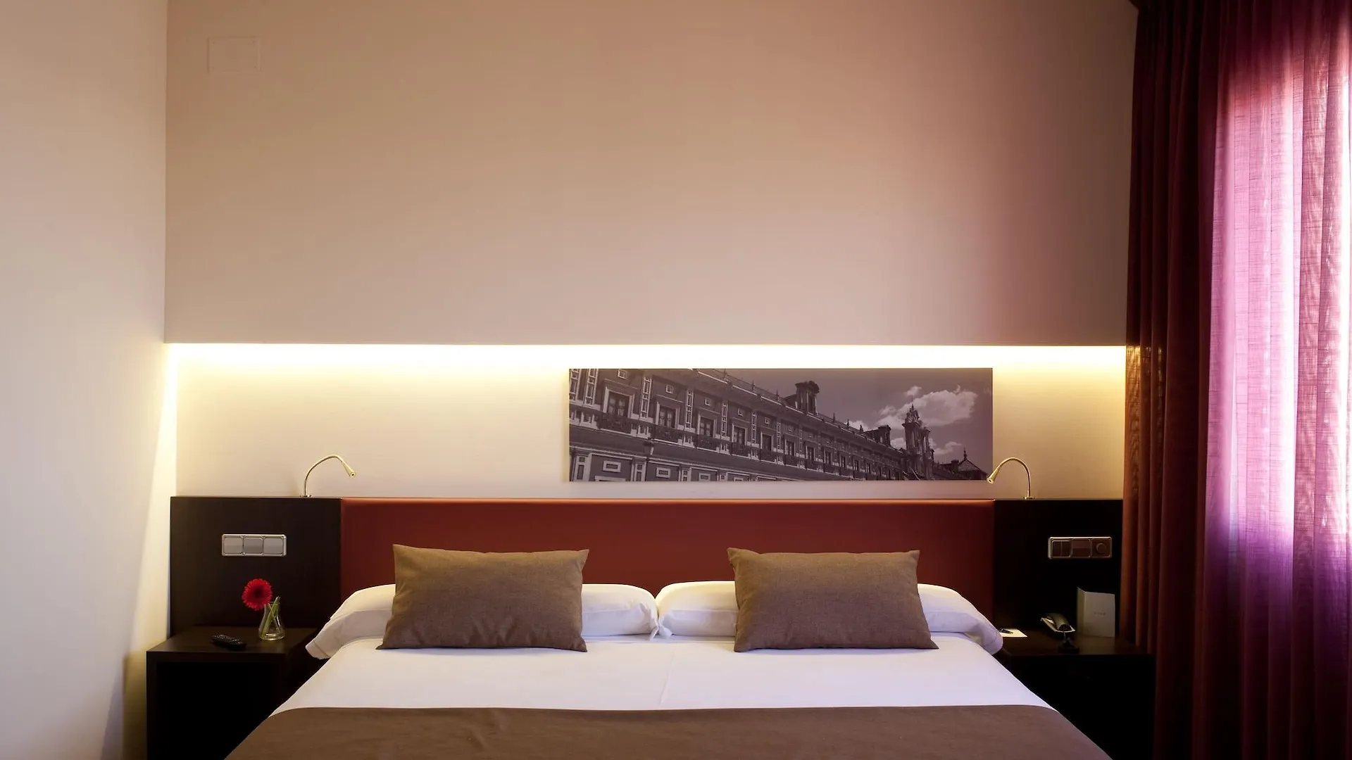 Only You Hotel Sevilla Sewilla